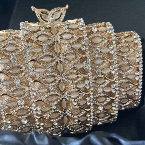 Gold Crystal Stone Clutch with Long Chain ✨✨HP✨✨ - Picture 9 of 16